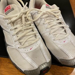 Nike Women’s Reax. Size 8